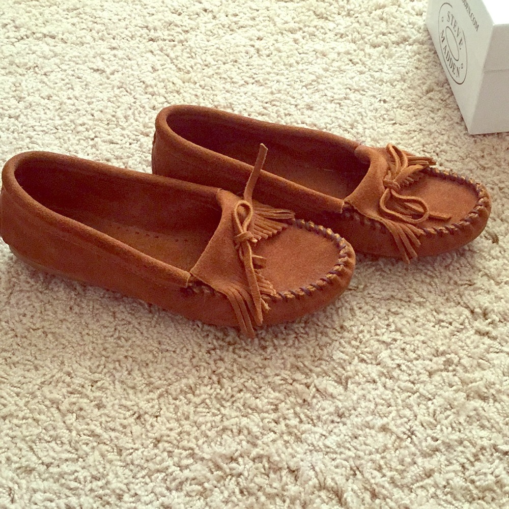 Minnetonka moccasins🔴